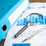 tradução finanças
